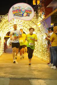 BIB: 50199
                            <button type="button" onclick="openModal(21832505)" class="btn btn-primary btn-sm float-right btn-popup" data-toggle="modal" data-target=".modal-high-quality">
                        <i class="fas fa-shopping-cart"></i> Add to Cart
                    </button>
                                            <button type="button" onclick="isThisMe(21832505, true)" class="btn btn-success btn-sm float-right btn-popup btn-isme hidden" data-toggle="tooltip" data-placement="bottom" title="นี่คือรูปของคุณใช่ไหม คลิกที่นี่เพื่อเอาเข้าอัลบั้ม">
                        <i class="fas fa-plus"></i> Add to album
                    </button>
                    <button type="button" onclick="isThisMe(21832505, false)" class="btn btn-warning btn-sm float-right btn-popup btn-isnotme hidden">
                        <i class="fas fa-ban"></i> Remove from album
                    </button>